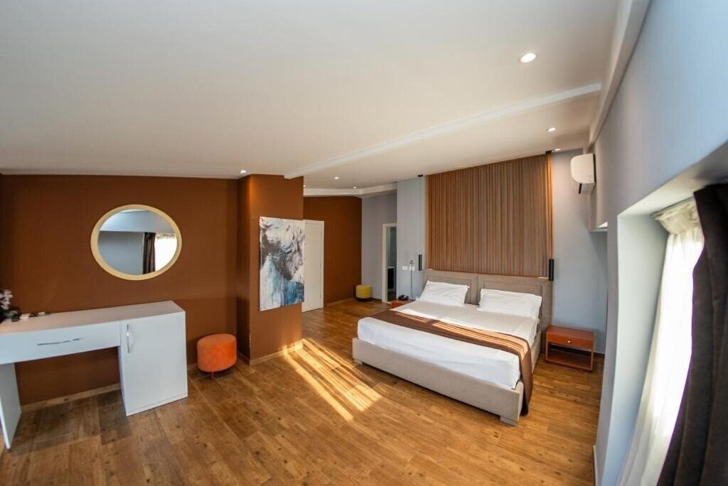 Отель Olivar Hotel Tirana 4*