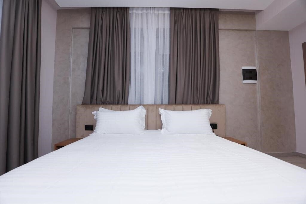 Отель Residence Inn Hotel Tirana 4*