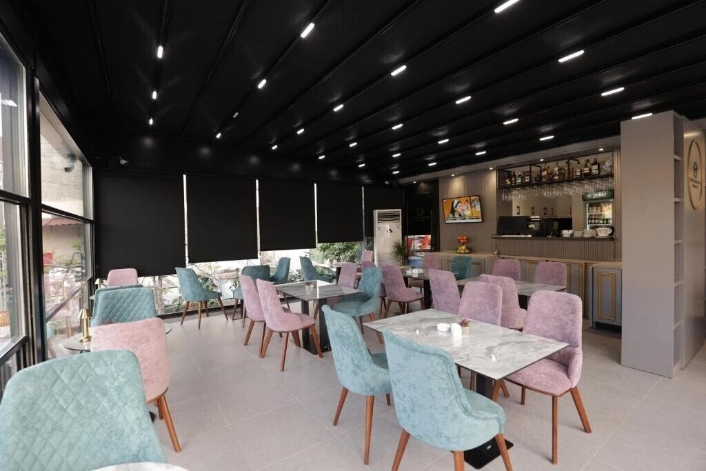 Фотография Residence Inn Hotel Tirana 4*