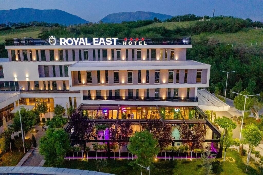 Готель Royal East Resort 4*