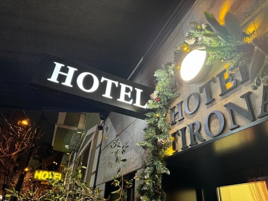 Отель Hotel Tirona 3*