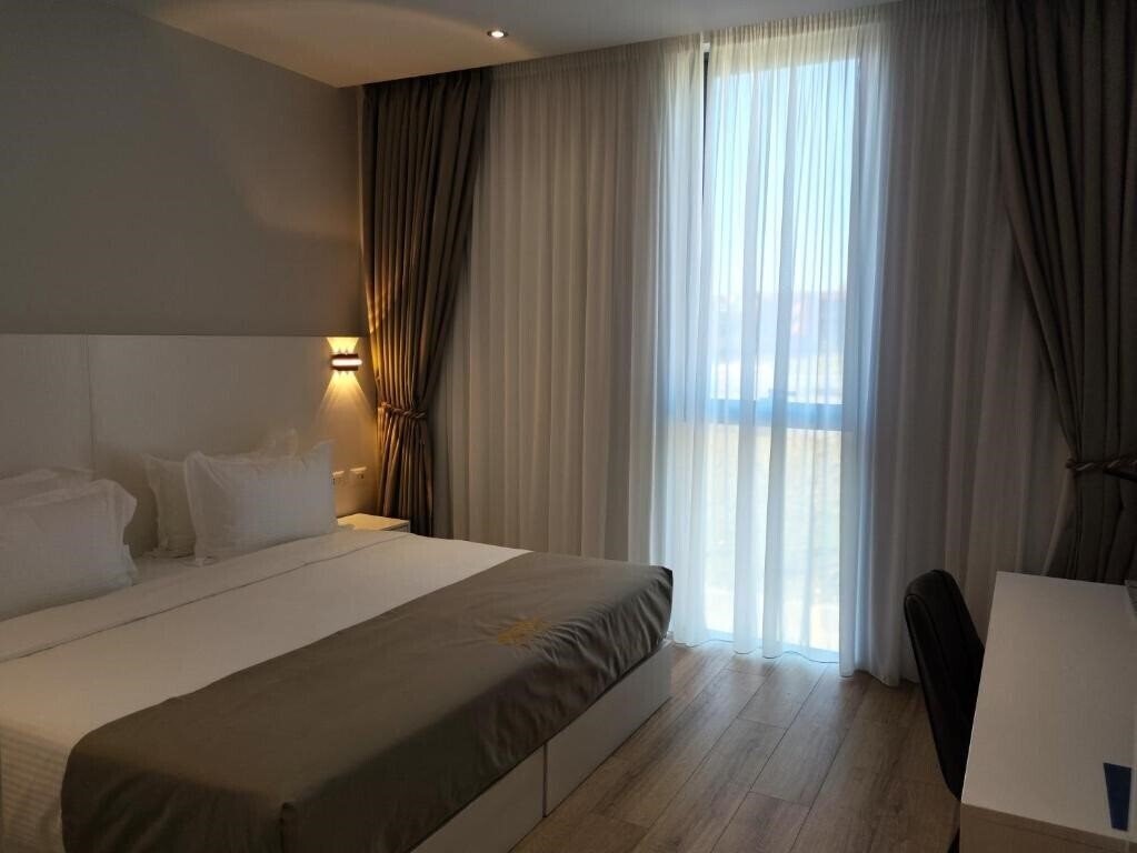 Готель Metro Hotel Terminal 4*