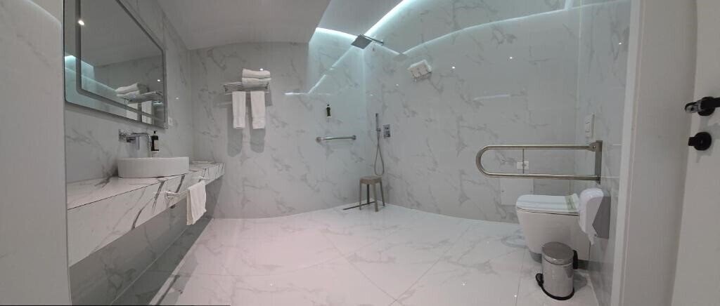 Фото Metro Hotel Terminal 4*