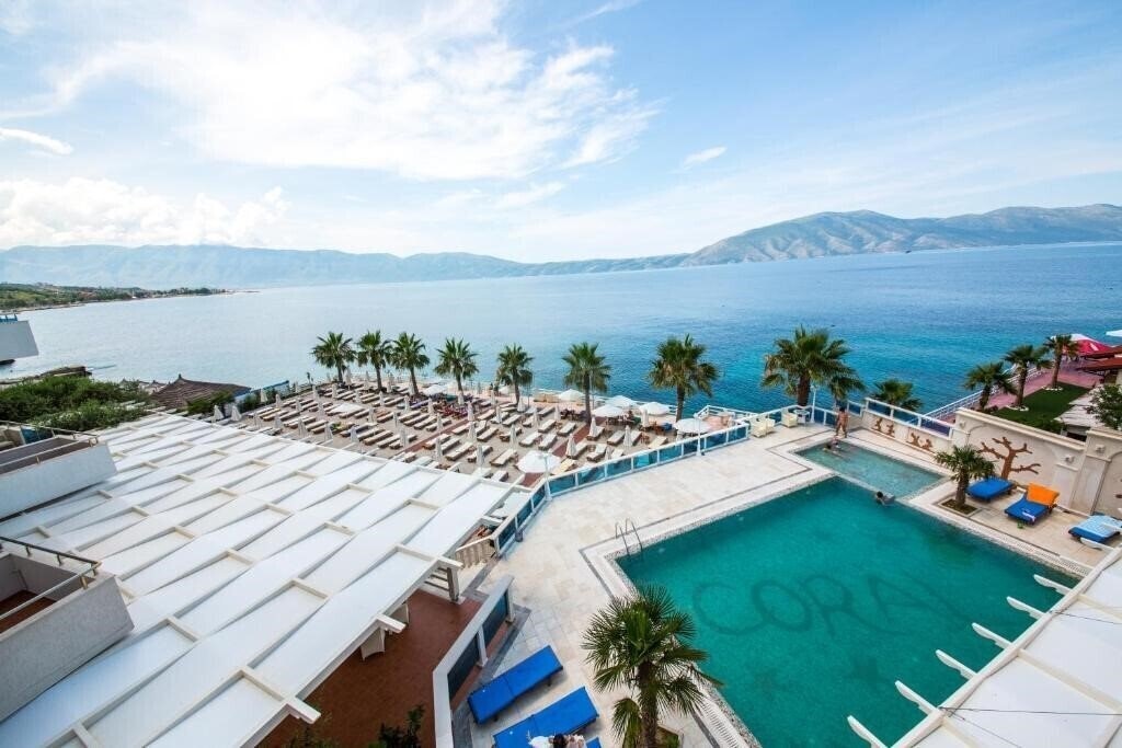 Готель Coral Hotel & Resort 4*