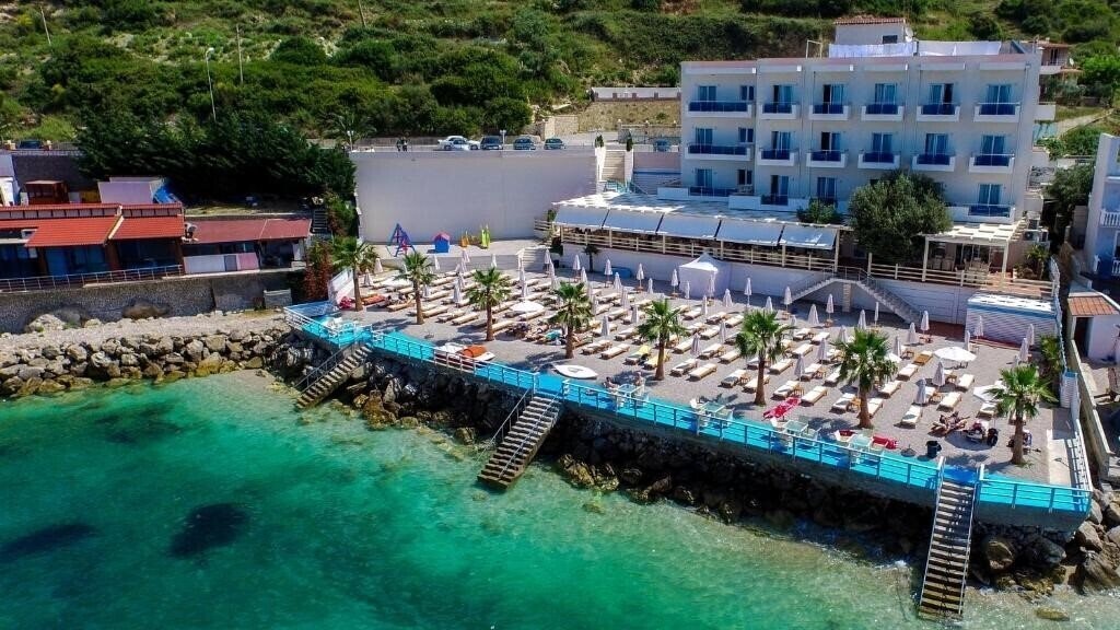 Отель Coral Hotel & Resort 4*