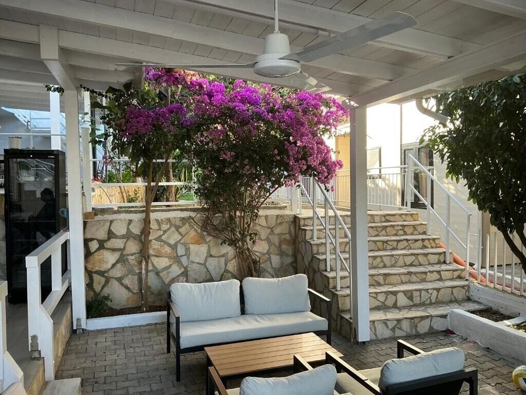 Фото Harilla Hotel 3*