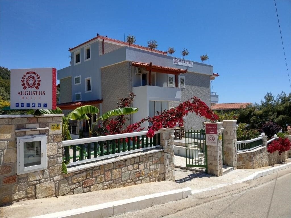 Готель Augustus Hotel Dhermi 3*
