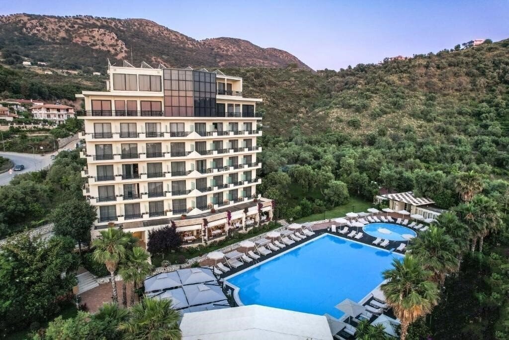 Готель Rapos Resort 5*