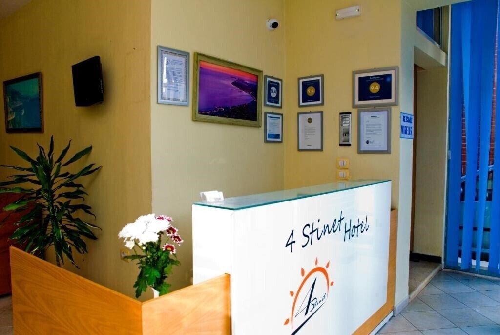 Готель Hotel 4 Stinet 3*