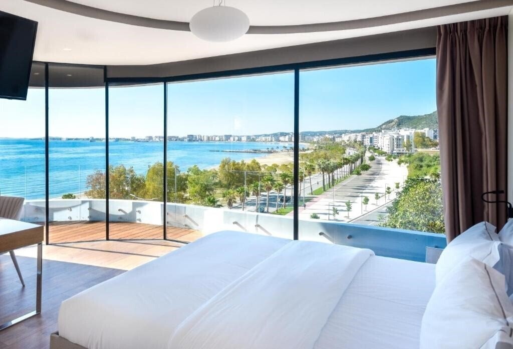 Готель Yacht Hotel 4*