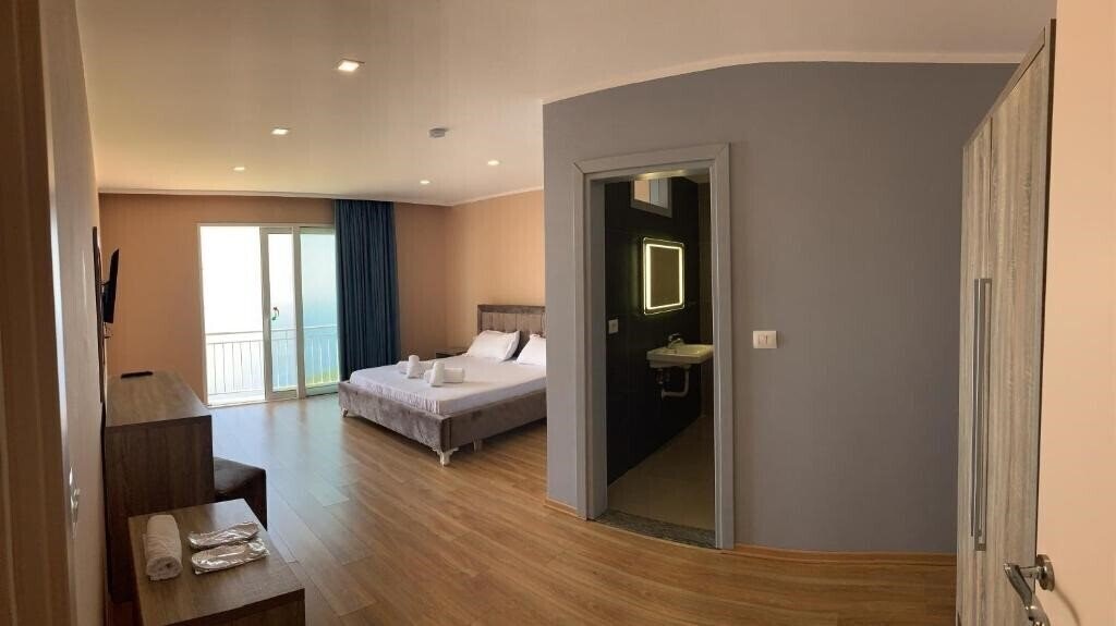 Изображение Hotel Keshtjella 3*