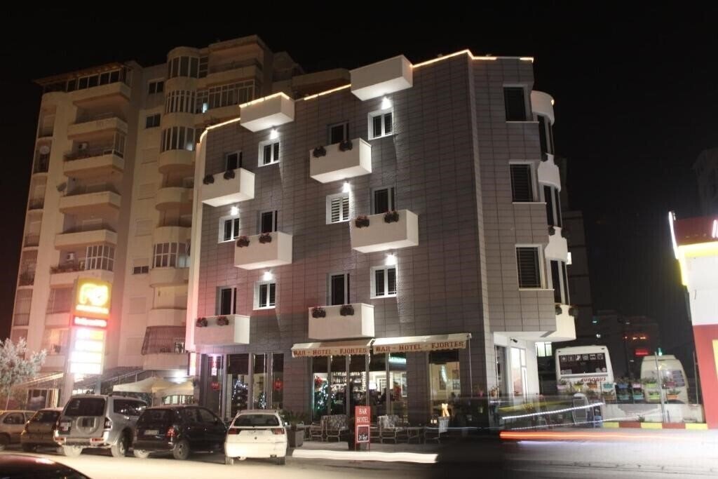 Готель Fjortes 3*