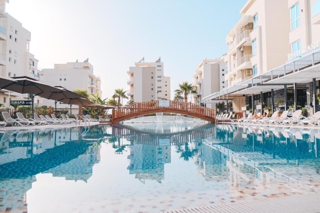 Готель Ledina Hotel 4*