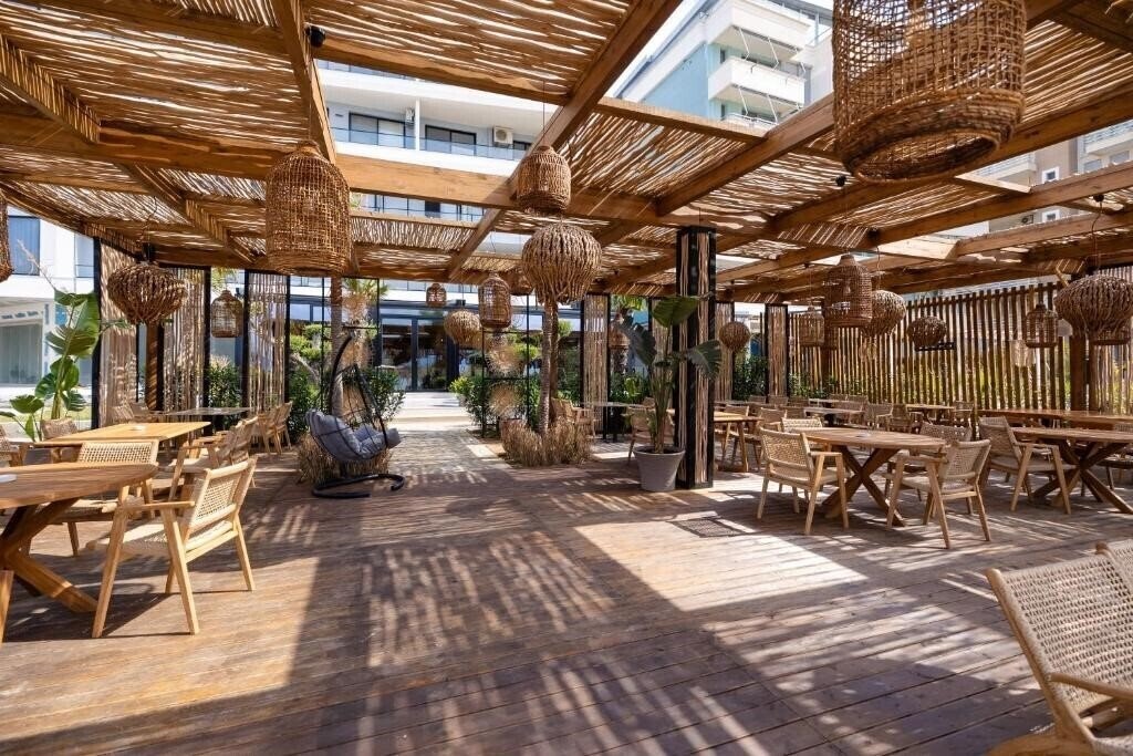 Фото Sea & Sand Hotel 4*