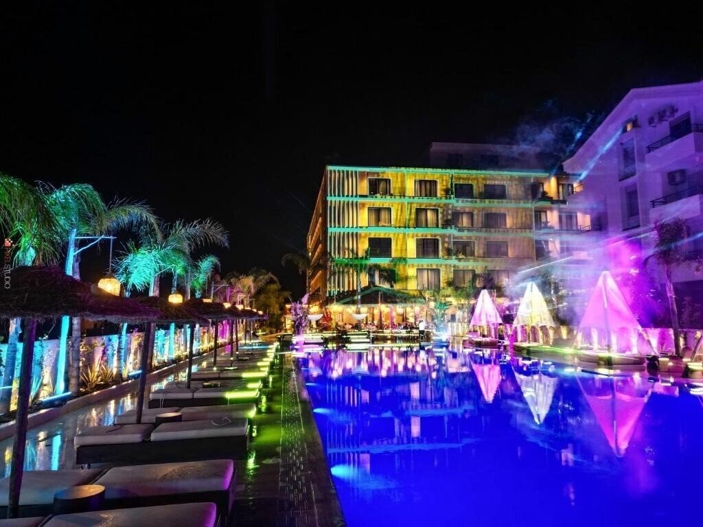 Отель Regina Palm Resort 5*