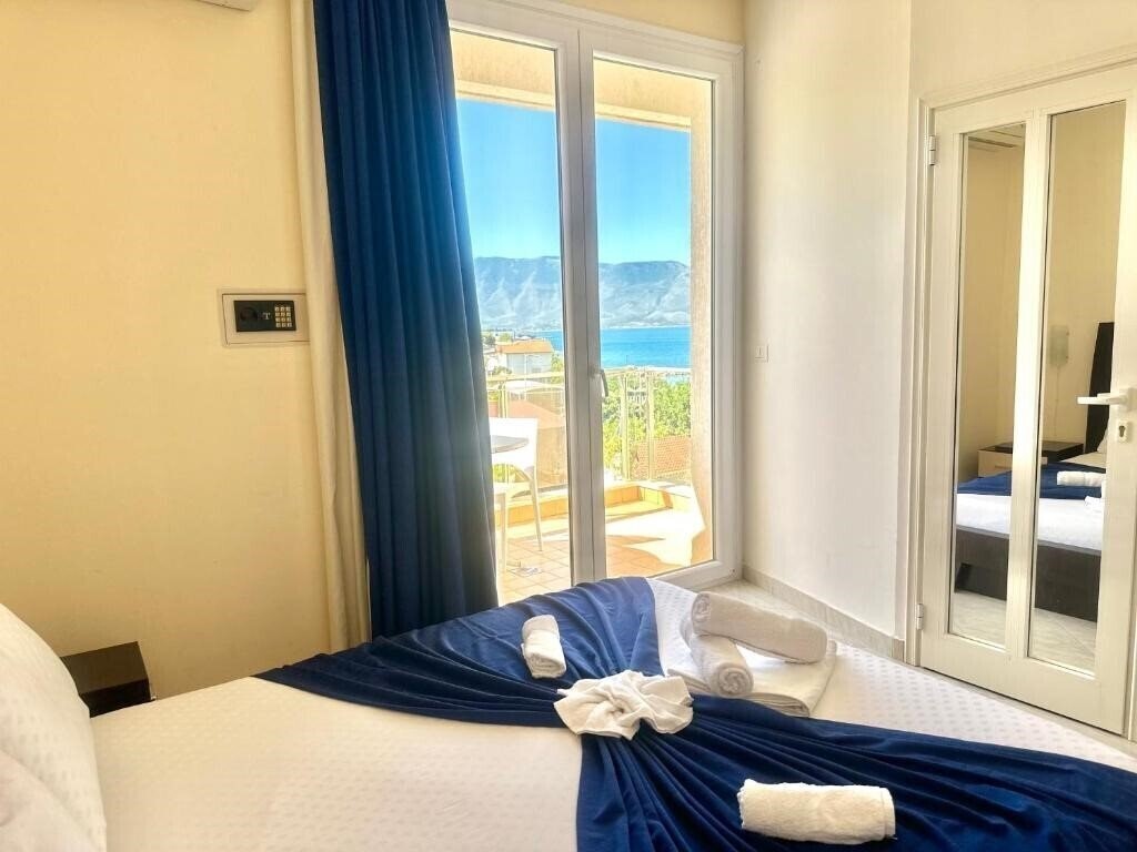 Готель Garden Hotel 3*