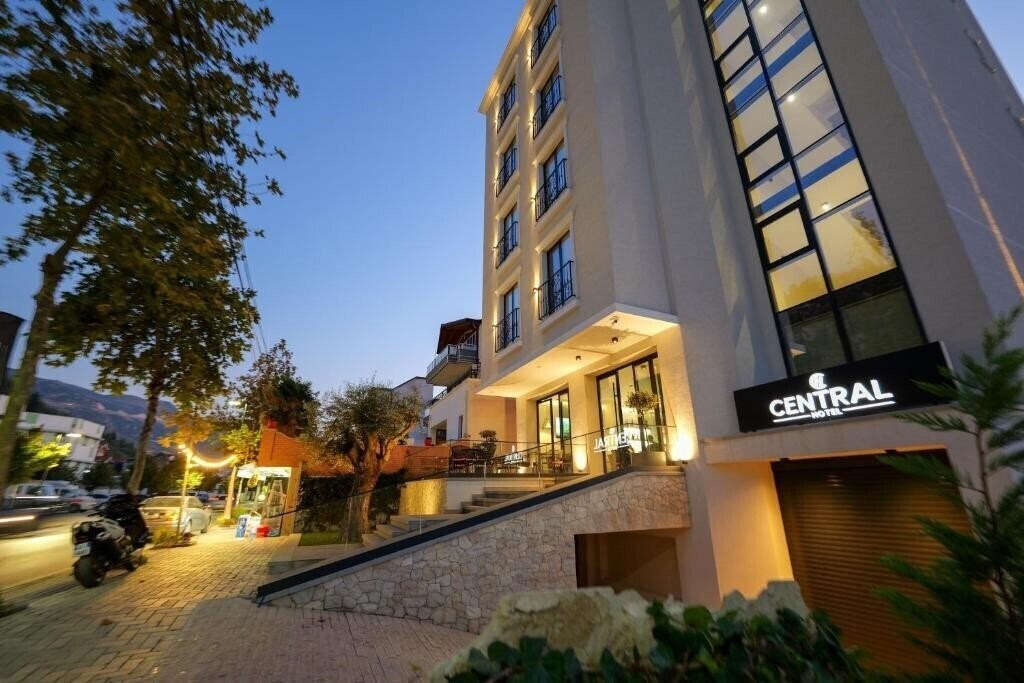 Отель Central Hotel 3*