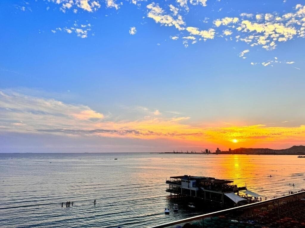 Отель Eka Luxury Apartments 5*