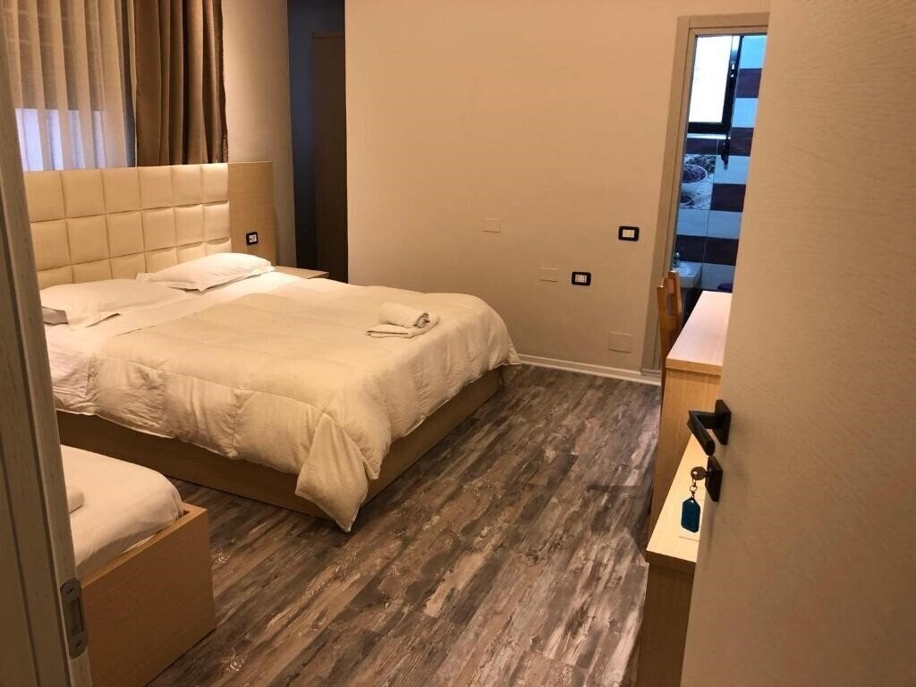 Фотографія Hotel Lungomare Vlore 3*