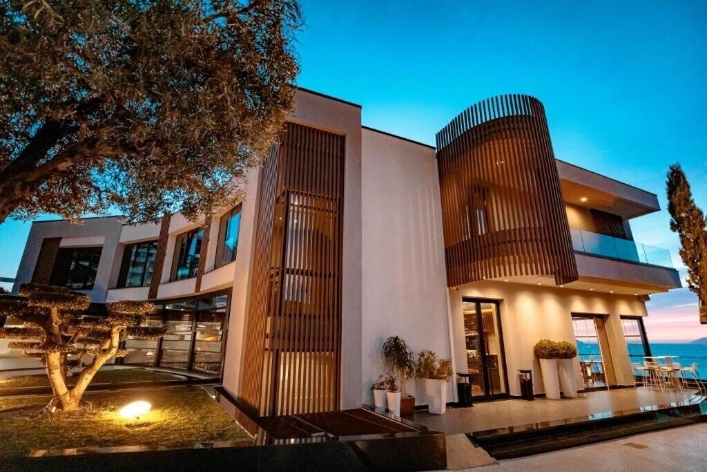 Готель Miramare Hotel 4*