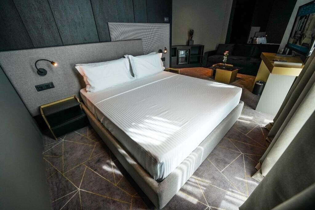 Изображение The Central View Boutique Hotel 4*