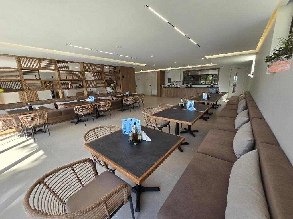 Фотографія White Hill Radhime (ex. White Hill Hotel) 3*