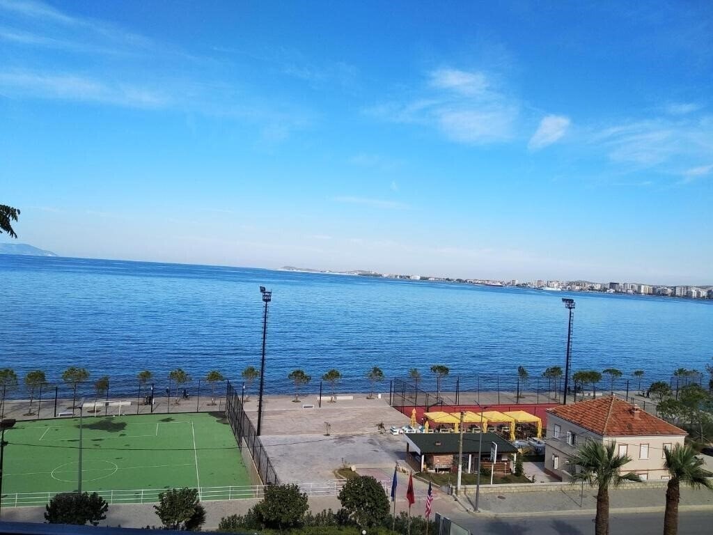 Фото Ambassador Hotel 3*