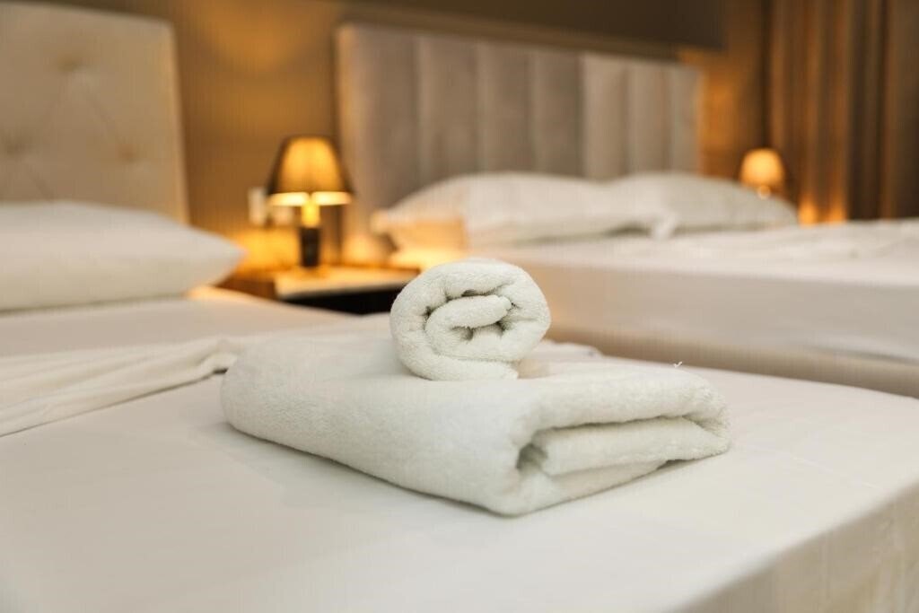 Отель Hotel Her 3*