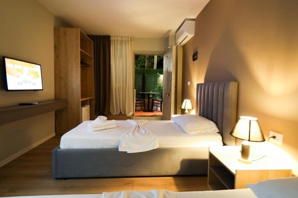 Фото Hotel Her 3*