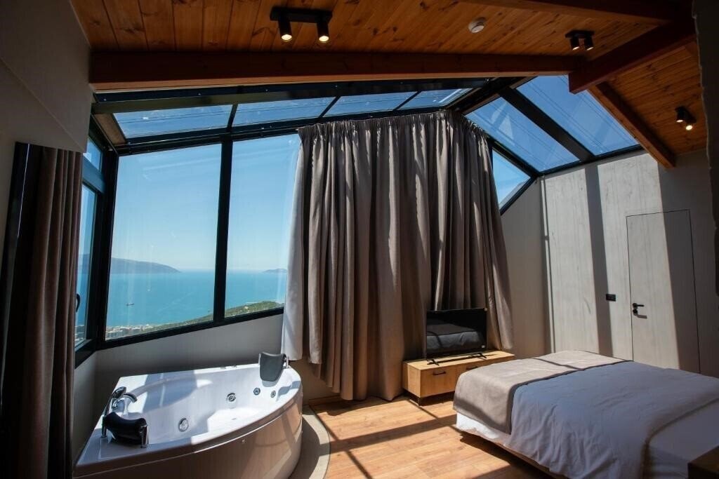 Фото Montis Agroturizem Hotel 4*