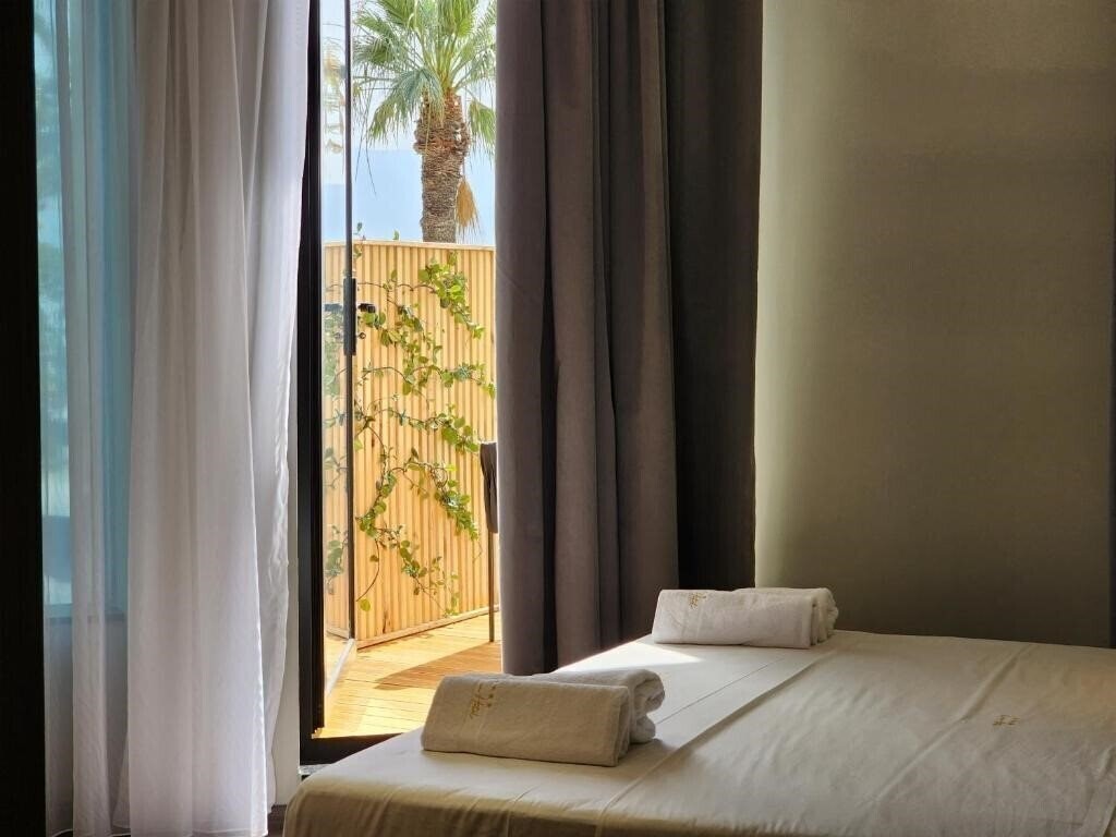 Фото Charm Hotel 3*