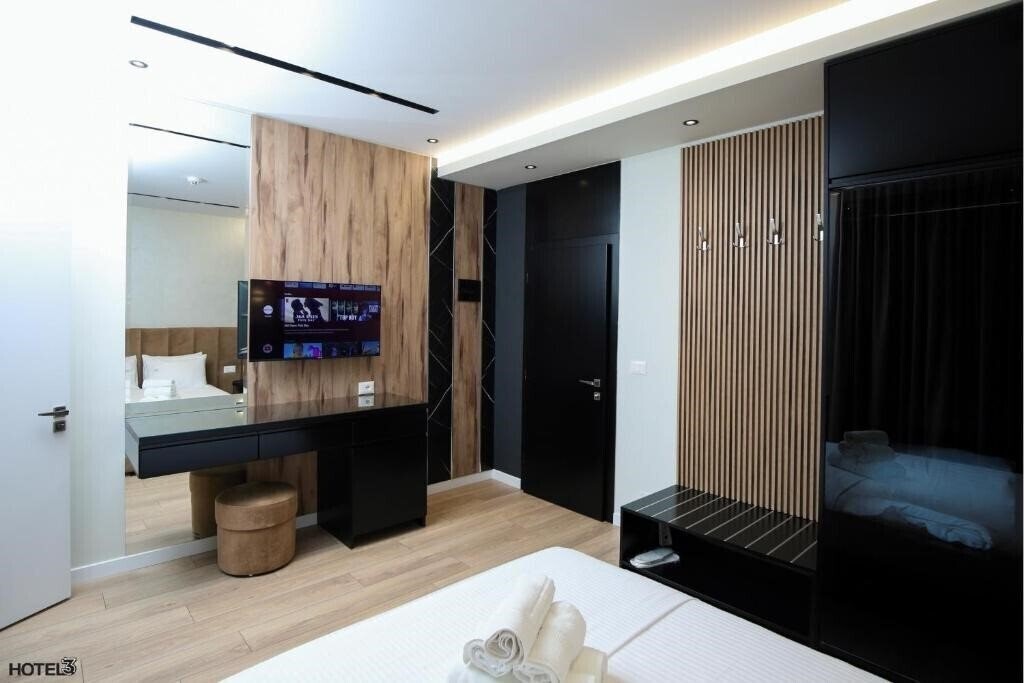 Отель Hotel Three 3*