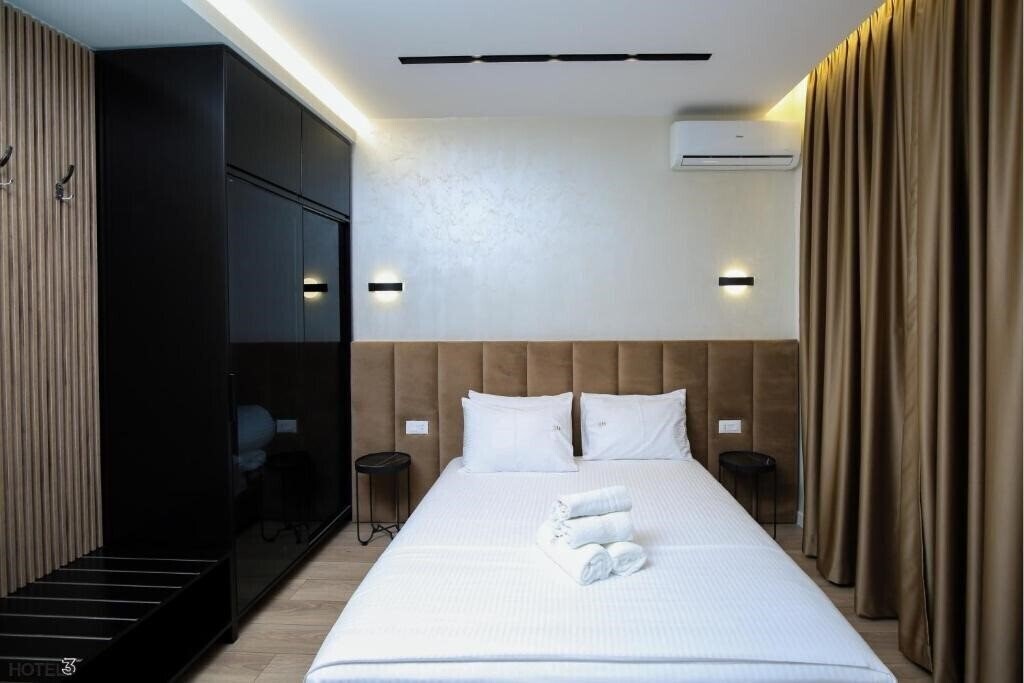 Фото Hotel Three 3*