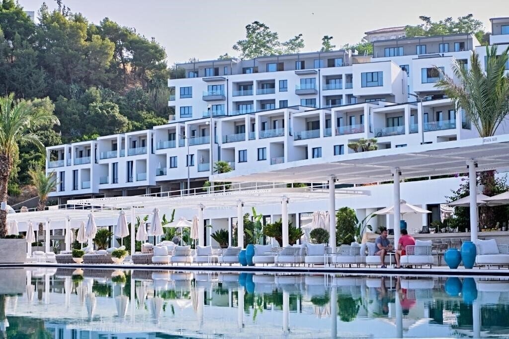 Готель Azar Luxury Suites 3*