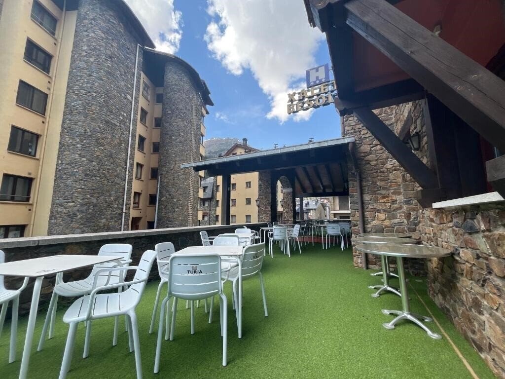 Готель Xalet Besoli Atiram Hotel 3*