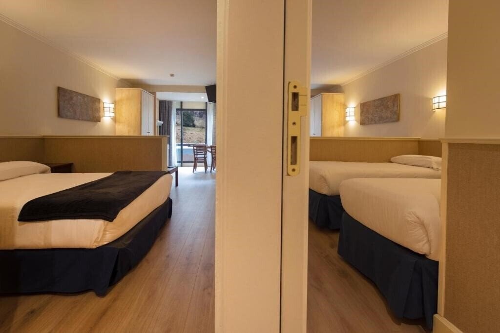 Фото Hotel Yomo Patagonia (ex. Patagonia Atiram, Husa Patagonia) 4*