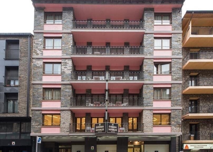 Готель Evenia Nivalis 3*