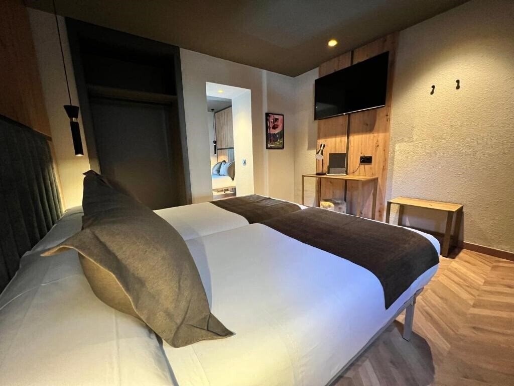 Отель Yomo Petit Paris 3*