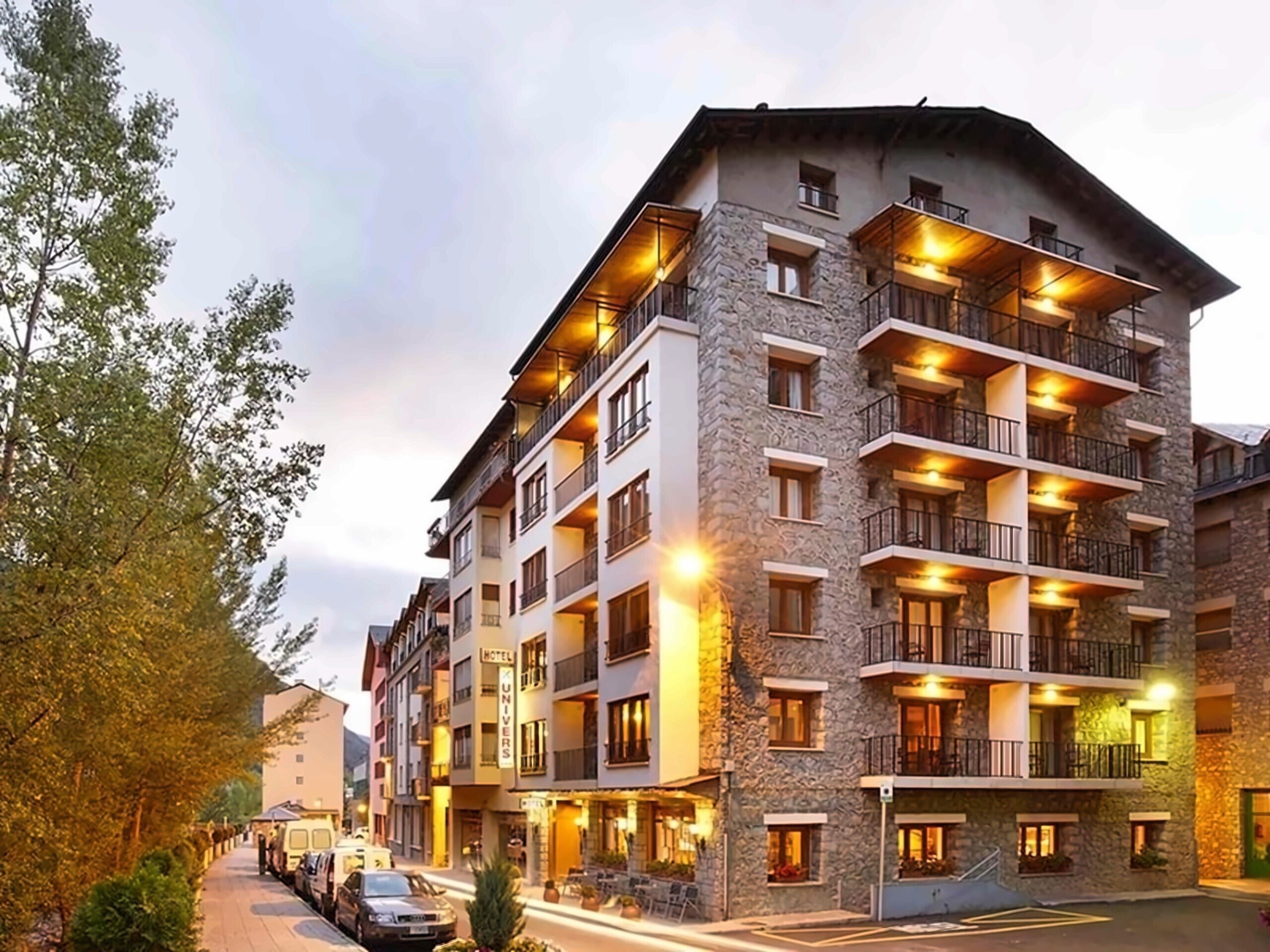 Готель Univers 3*