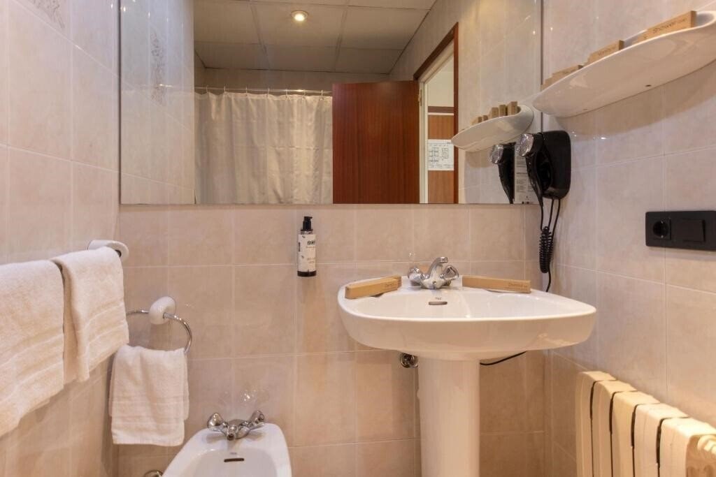 Фотографія Encamp 3*