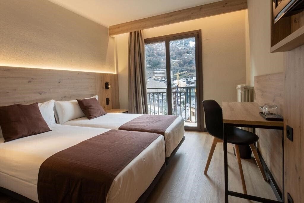 Отель Kyriad Andorra Comtes D’Urgell 3*