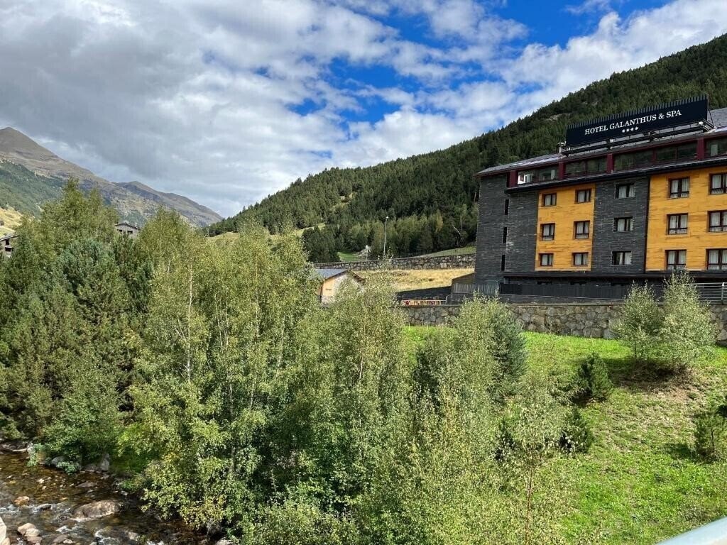 Отель Wuau Hotel Galanthus & SPA 4*