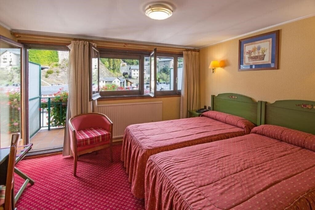 Готель Rutllan 4*