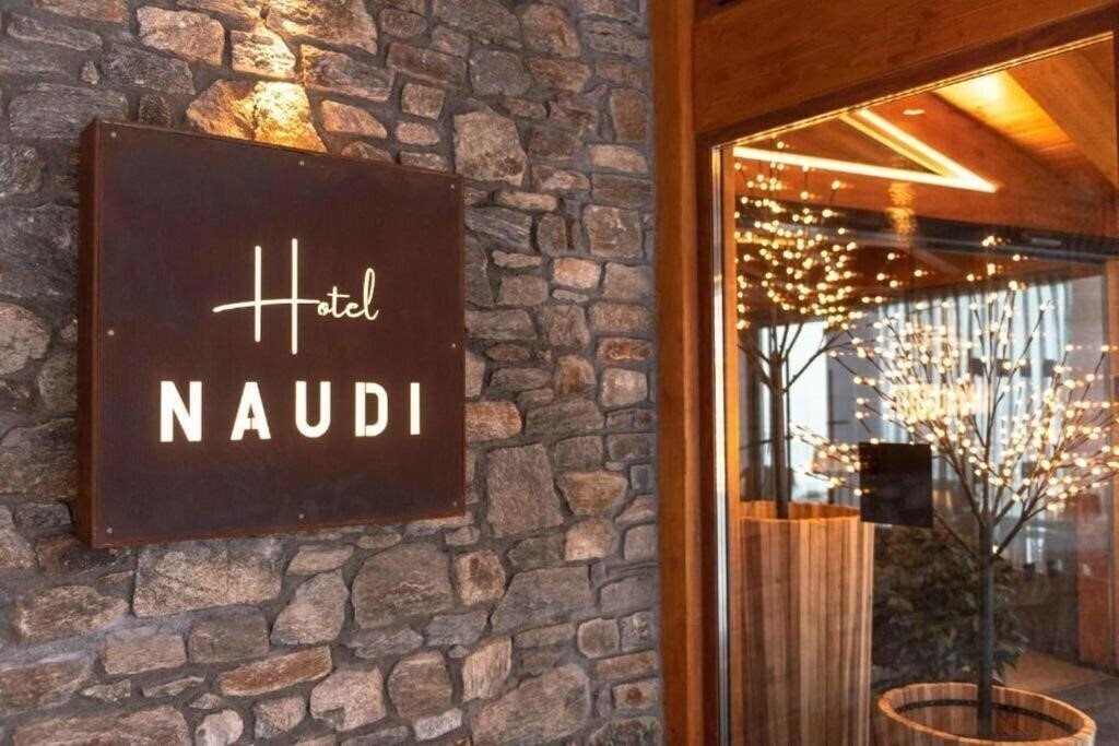 Фото Naudi 3*