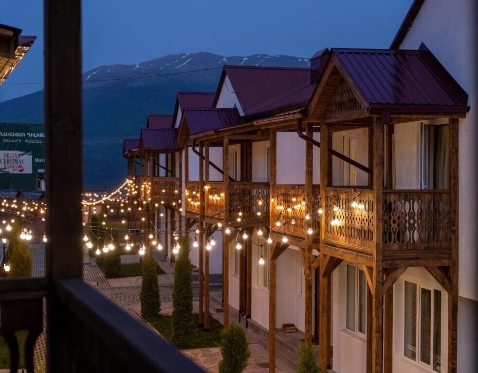 Фотографія Motives Inn Dilijan 4*