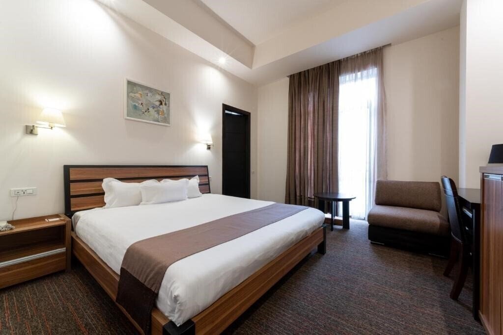 Отель Bass Hotel 4*