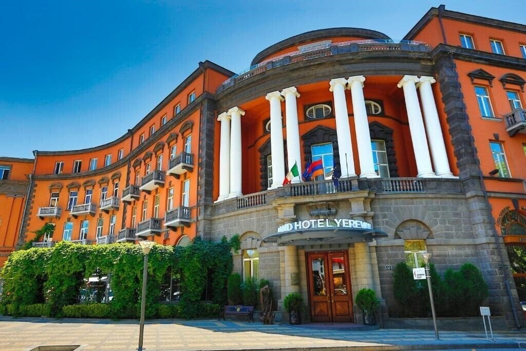 Отель Golden Tulip Hotel Yerevan 5*