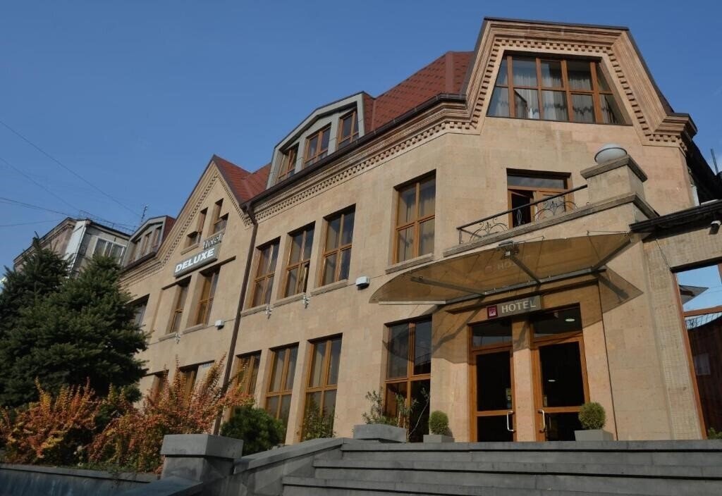 Готель Yerevan Deluxe Hotel 3*