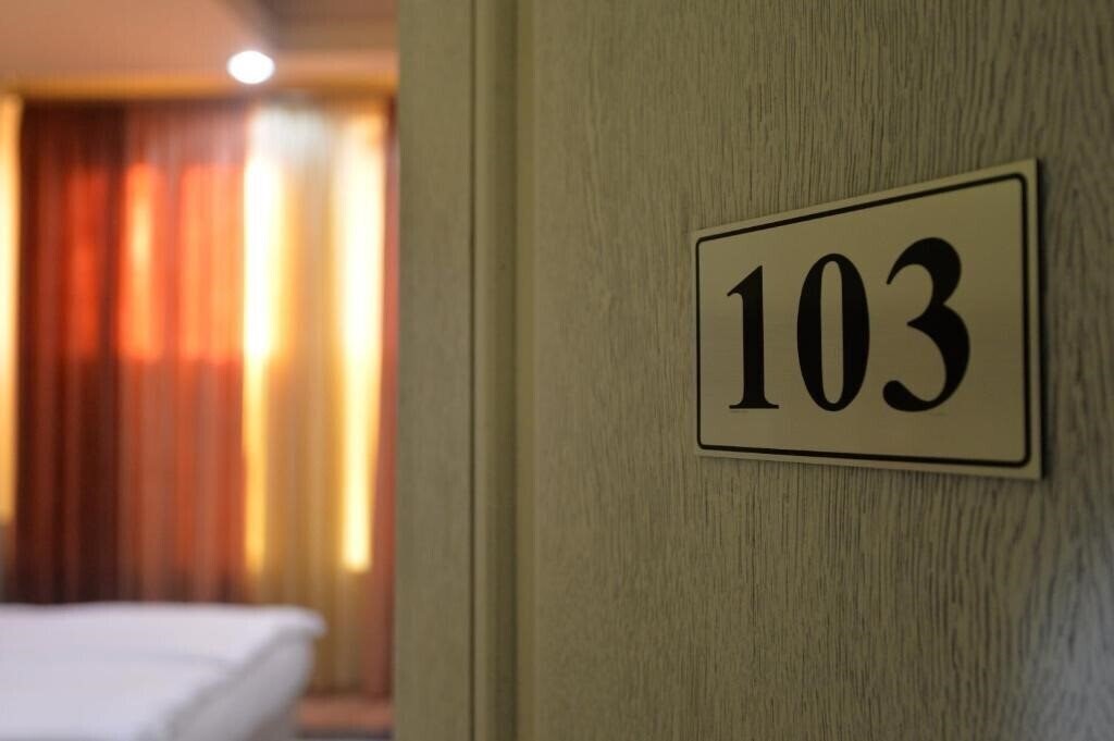 Картинка Yerevan Deluxe Hotel 3*
