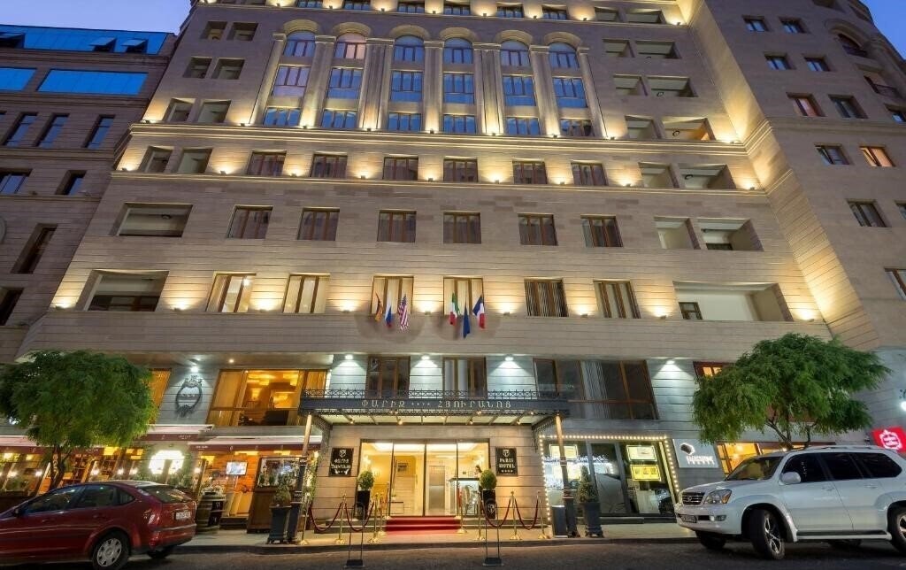 Отель Paris 4*
